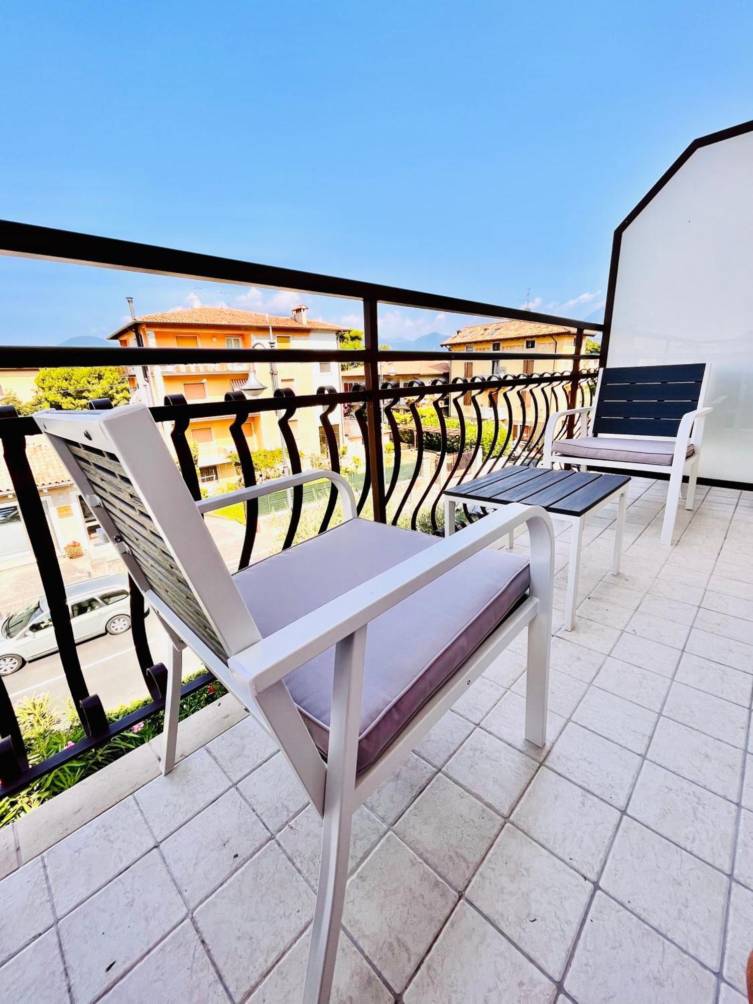 Berengario Suites Torri Del Benaco Esterno foto