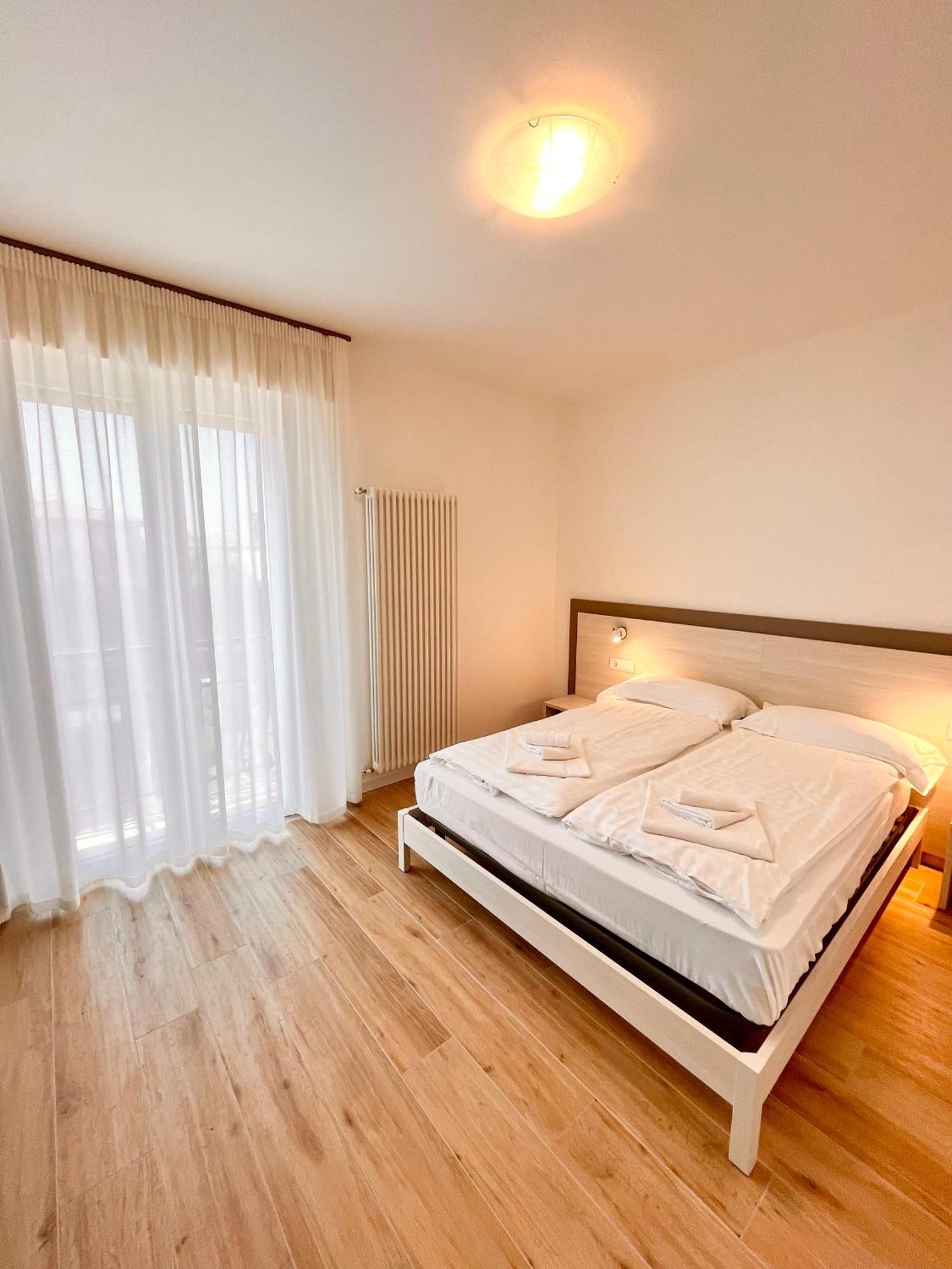 Berengario Suites Torri Del Benaco Esterno foto